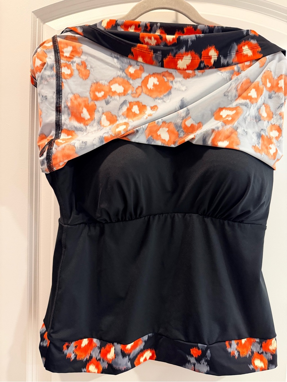 LIKE NEW! Duluth Trading Co Black Floral Cap-Sleeve Swim top w/bra Sz 14 - Picture 4 of 6